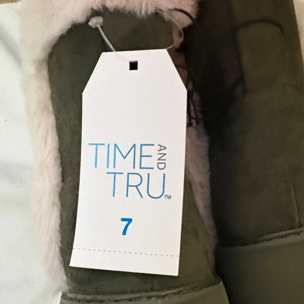 🫒🆕🫒Time & Tru Women’s Mini Faux Fur Cozy Boot In Olive-Size 7
